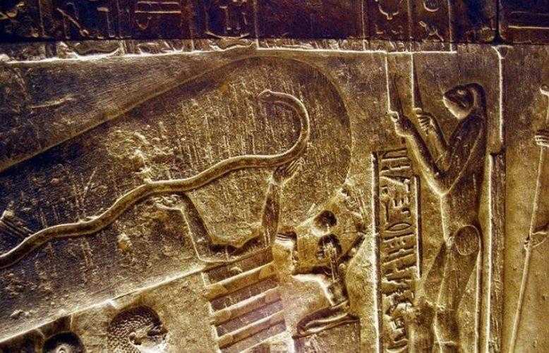 Изображения электроламп в древнеегипетском храме Хатхор 2