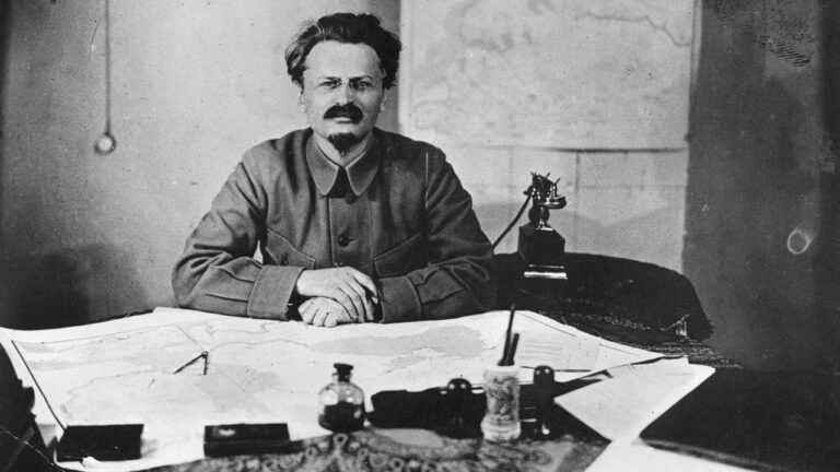 Революцию 1917 года организовал Троцкий, а не Ленин? 1